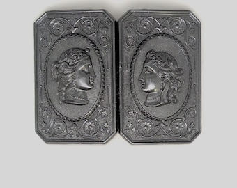 Facing Cameo Buckle