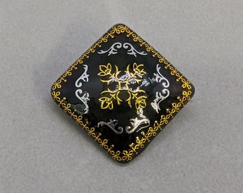 Reproduction Pique Brooch - Diamond with Gold Edge and vine center