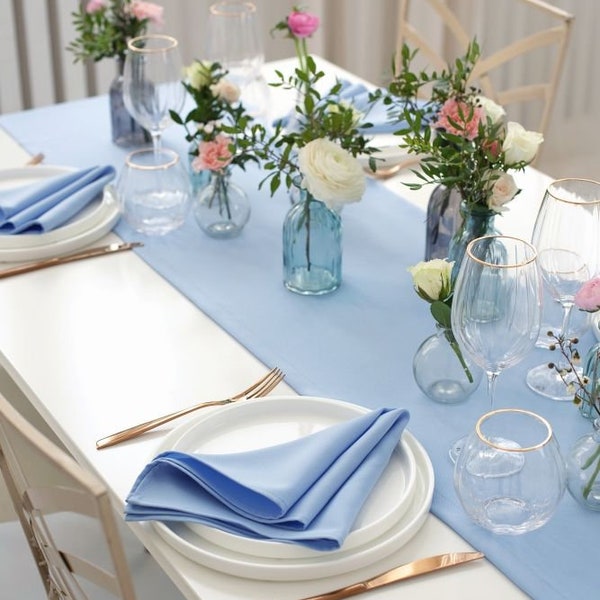 | BLEU CLAIR BABY Blue- Chemin de table et serviettes - Décor de table fait à la main