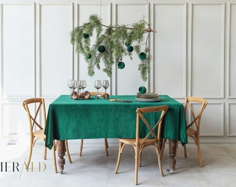 Luxurious Emerald Velvet Tablecloth - Ideal for Home Decor and Celebrations