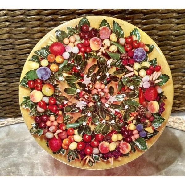 Vintage Tasso Plantation Louisiana, Holly and Berry Fruit Wreath Fruitcake Tin, GUC