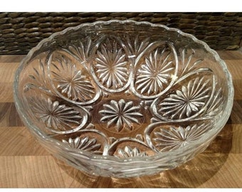 Vintage Anchor Hocking Bowl, Scalloped Edges, EUC