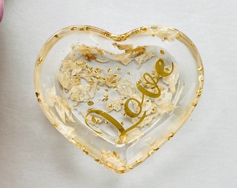 White and Gold Heart Trinket Dish, Jewellery Dish Tray, Real Pressed Flowers, Floral Home Decor, Vintage Style Decor, Heart Shaped Dish