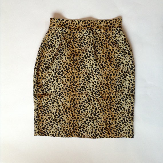 1990's, leopard print mini skirt in pure silk.