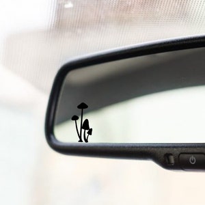 sticker achteruitkijkspiegel, sticker kleine paddestoel, sticker kleine schimmel, laptop auto boot suv vrachtwagen, holografisch iriserend, opaalwit