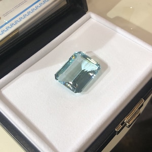 Aquamarine XL gemstone faceted 105,93ct.  33x26x7mm Emerald Cut Flawless