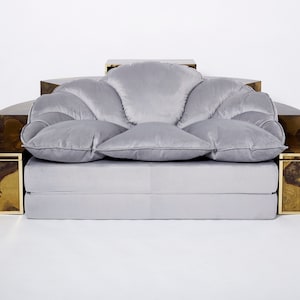 Unico divano letto in velluto in ottone ossidato Isabelle Richard Faure 1970