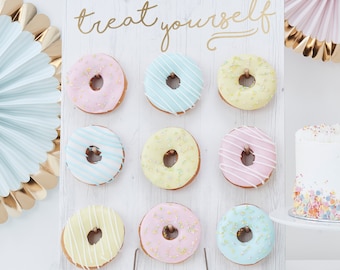 Donut Wall Aufsteller "Treat Yourself" | Donut Wand im Vintage-Pappe-Look | Dount-Wall zur Hochzeit | Donut Ständer für 9 Donuts