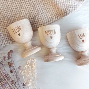 Eierbecher Kelch mit Name Symbol Personalisierter Eierbecher zu Ostern Holz Geschenk Frühstücks Becher Natur Holz gedrechselt Bild 6