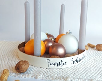 Metallring Adventskranz mit Freitext | Familie | Frohe Weihnachten |  Adventsgesteck für 4 Kerzen |  Weiß / gold Rund Adventszeit | Metall