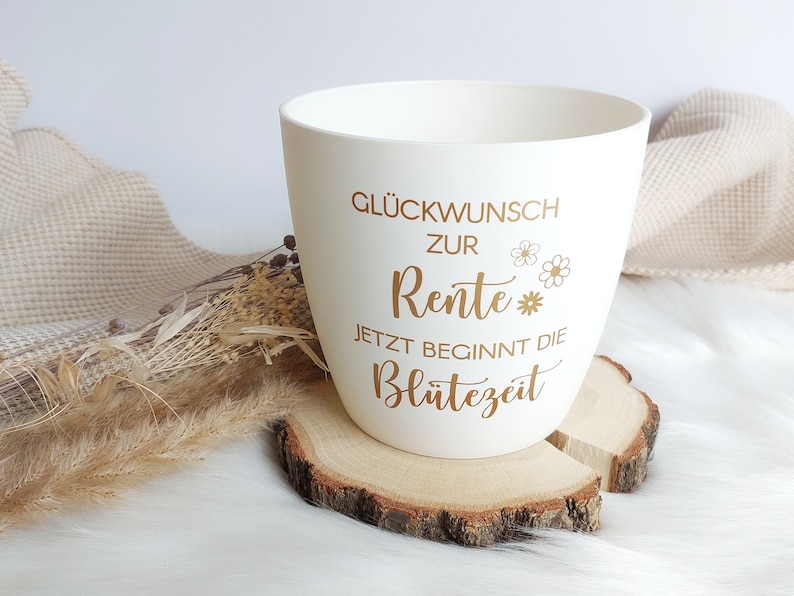 May include: White ceramic mug with gold lettering that reads "Gl&uuml;ckwunsch zur Rente* Jetzt beginnt die Bl&uuml;tezeit".