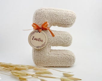 Buchstabenkissen A-Z Wollweiß Namenskissen Kissen als Buchstabe | Holzschild personalisiert mit Name | Taufe Geburt Deko Geschenk ABC Kissen