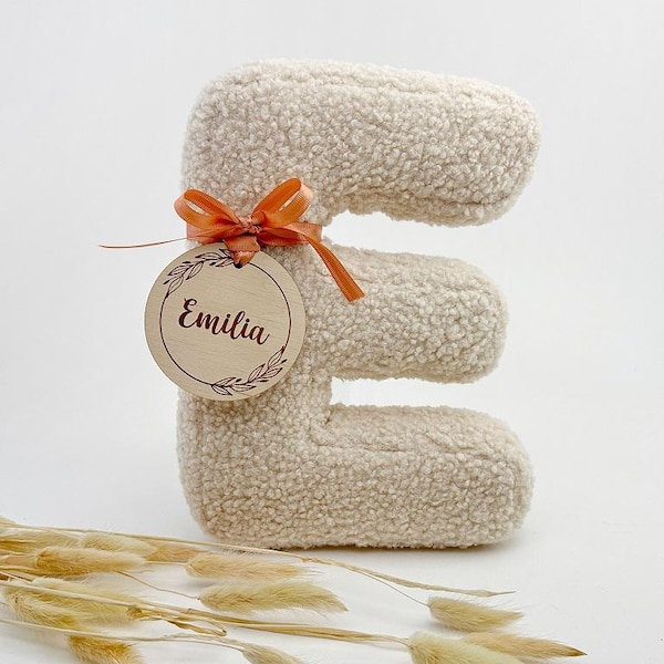 Buchstabenkissen A-Z Wollweiß Namenskissen Kissen als Buchstabe | Holzschild personalisiert mit Name | Taufe Geburt Deko Geschenk ABC Kissen