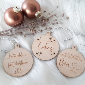 Weihnachtskugel aus Holz mit Wunschnamen / Text, Weihnachtsgeschenk, Baumschmuck Anhänger, Christbaumkugel personalisiert mit Wunsch Namen