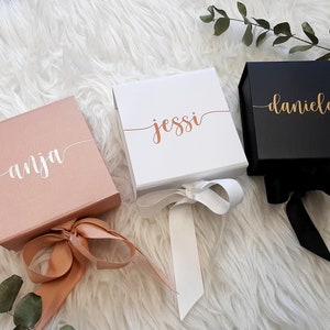 Geschenkbox mit Namen - Weihnachtsgeschenk Box - Trauzeugen Patentante Geschenkbox DIY Geschenkbox / Eine Geschenkbox mit Name und Schleife