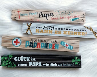 Papa Meterstab - Personalisiert | keine Panik! Papa kann das Reparieren | Jetzt hilf nur noch Operieren | 4 verschiedene Meterstab Motive