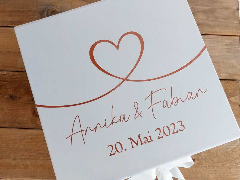 Geschenkbox Hochzeit mit Herz & Schleife personalisierte Box mit Brautpaar Namen und Datum Hochzeitsgeschenk zum selbst befüllen Kiste Bild 7