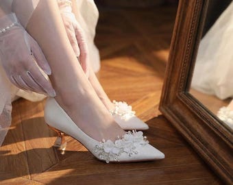 Bridal Shoes Ivory Kitten Heels, Wedding Pumps with Floral Lace, Elegant Pointed Toe Heels, Comfortable Bride Shoes