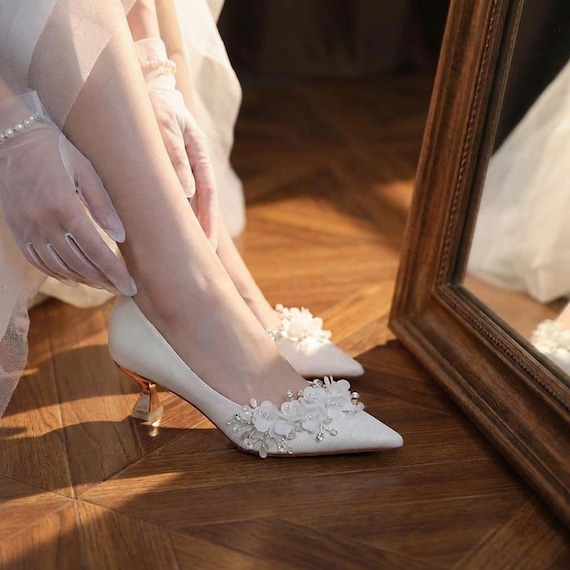 Bridal Shoes Ivory Kitten Heels, Wedding Pumps with Floral Lace, Elegant Pointed Toe Heels, Comfortable Bride Shoes