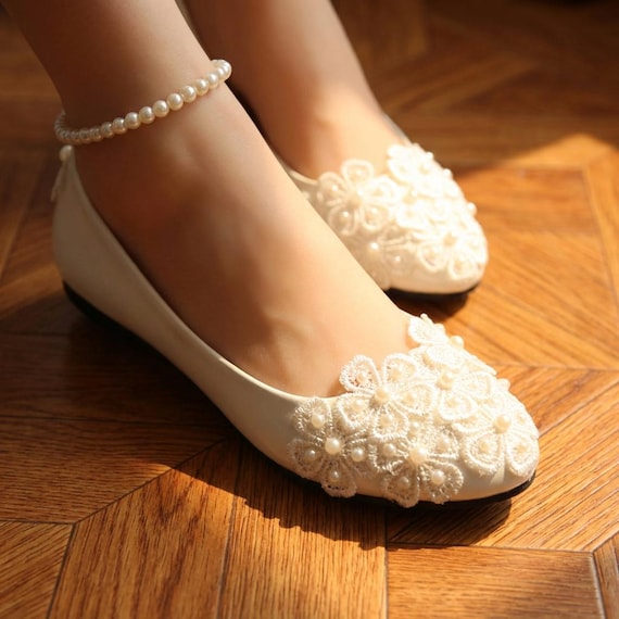 Bridal Lace Flats with Pearls, Wedding Ballet Flats, Ivory Wedding Shoes, Lace Flower Shoes, Bridal Flats, Bride Shoes