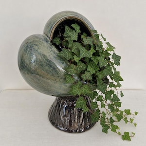 Grabschmuck Herz aus Keramik Handarbeit, Unikat blau/grün Effekt 22 cm