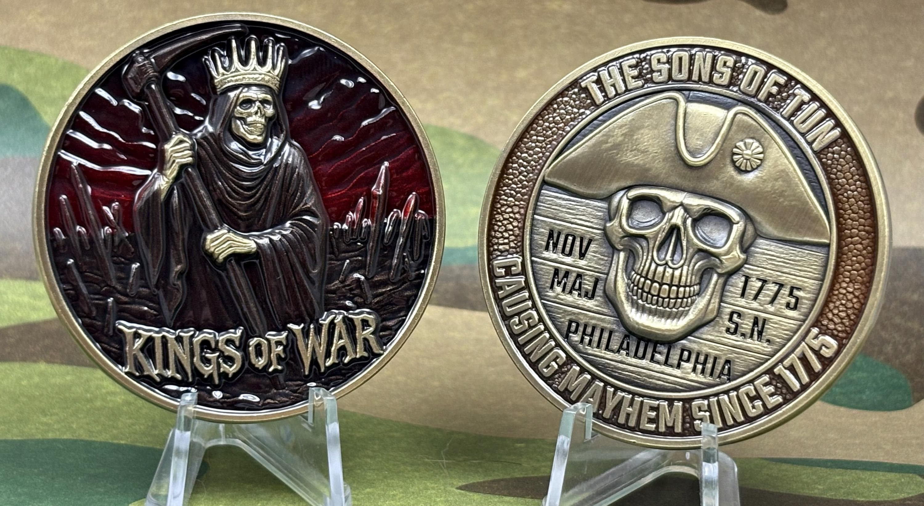 1775年以来、大混乱を引き起こしているタンの息子たち キングス・オブ・ウォー チャレンジコイン