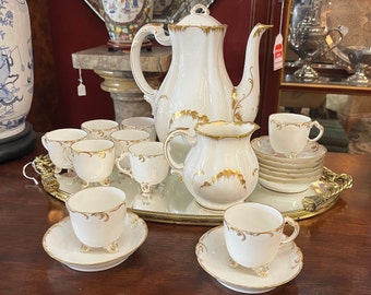 Antikes französisches Kaffeeservice von der H&Co. Porzellanmanufaktur aus Frankreich, weißes Porzellan mit aufgelegtem Gold, punziert, 19 Teilig
