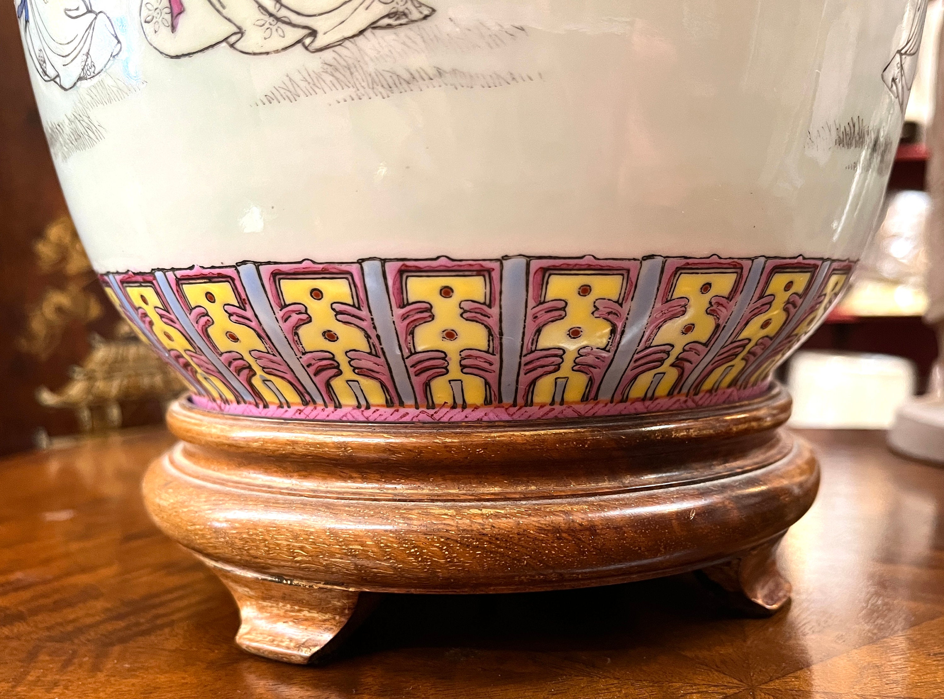 Classic Large Vintage Asian Decorated Porcelain Lamp Classic Large Vintage Asian Decorated Porcelain Lamp