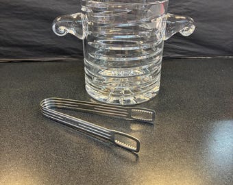 Cubitera de cristal vintage con pinzas para hielo originales de Block Crystal de Polonia.