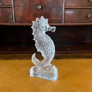 Vintage Waterford Crystal Seepferdchen Figur Erstellt in Yr. 2000, eine Seepferdchen-Figur im Ruhestand, von Waterford of Irland in tadellosem Zustand geschnitten