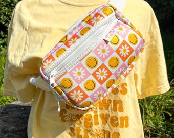 Checkered Happy Daisy Belt Bag / Crossbody Purse / Adjustable Strap / Fanny Pack / Travel Bag