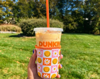 Happy Checkered Daisies drinkhoes / IJskoffie drinkhoes / Cup Cozie / Drankhoes / Neopreen drinkhoes / Smiley madeliefjepatroon