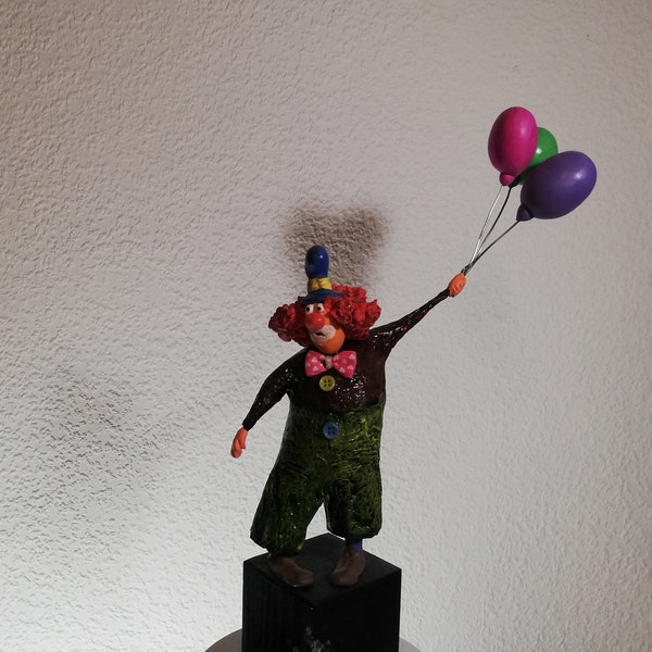 Figurine petit clown avec des ballons, figurine en papier petit clown mignon