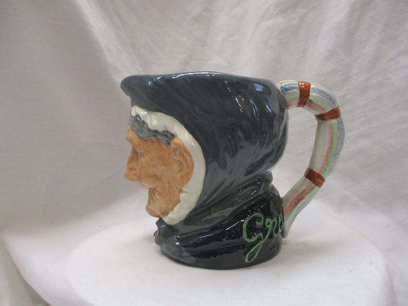England Harry Fenton, Granny D5521 \u2013 Large \u2013 Royal Doulton Character Jug