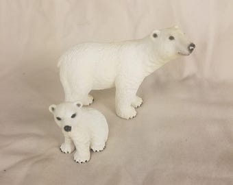 Set de figuras de oso polar y cachorro Schleich, fauna ártica realista, color blanco.