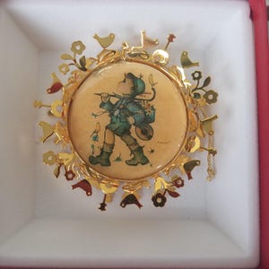 Vintage Hummel Gold Christmas Ornament Collection runaway round filagree