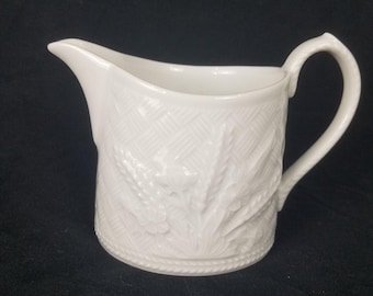 Lattiera Royal Worcester Somerset in porcellana bianca con decorazione a intreccio, eccellente