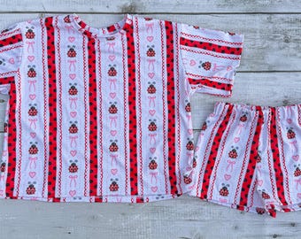 Conjunto de salón con estampado de rayas de mariquita