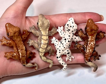 Handmade resin crested gecko magnet miniature (Flame, Dalmatian, Harlequin, Pinstripe)