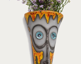 Fioriera da parete in ceramica fatta a mano: scultura artistica da parete 3D