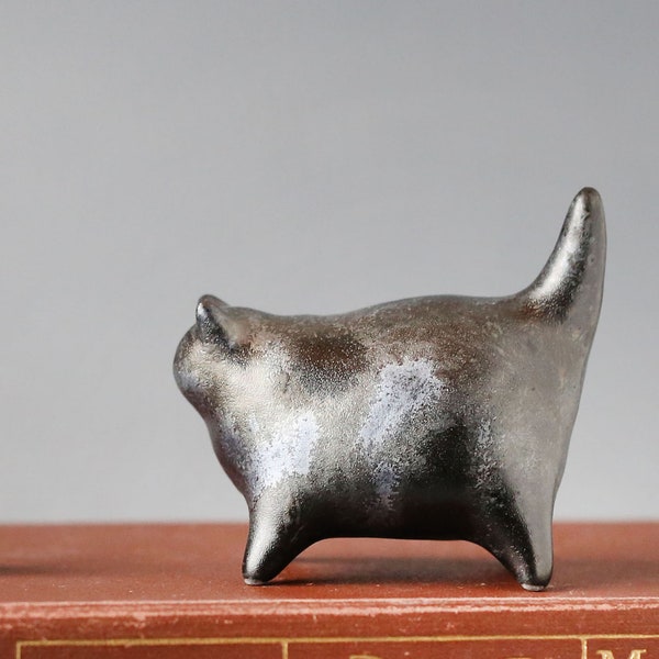 Petit chat noir sculpture en céramique fait main chat d'art pour décoration de table ou comme cadeau unique SUR COMMANDE
