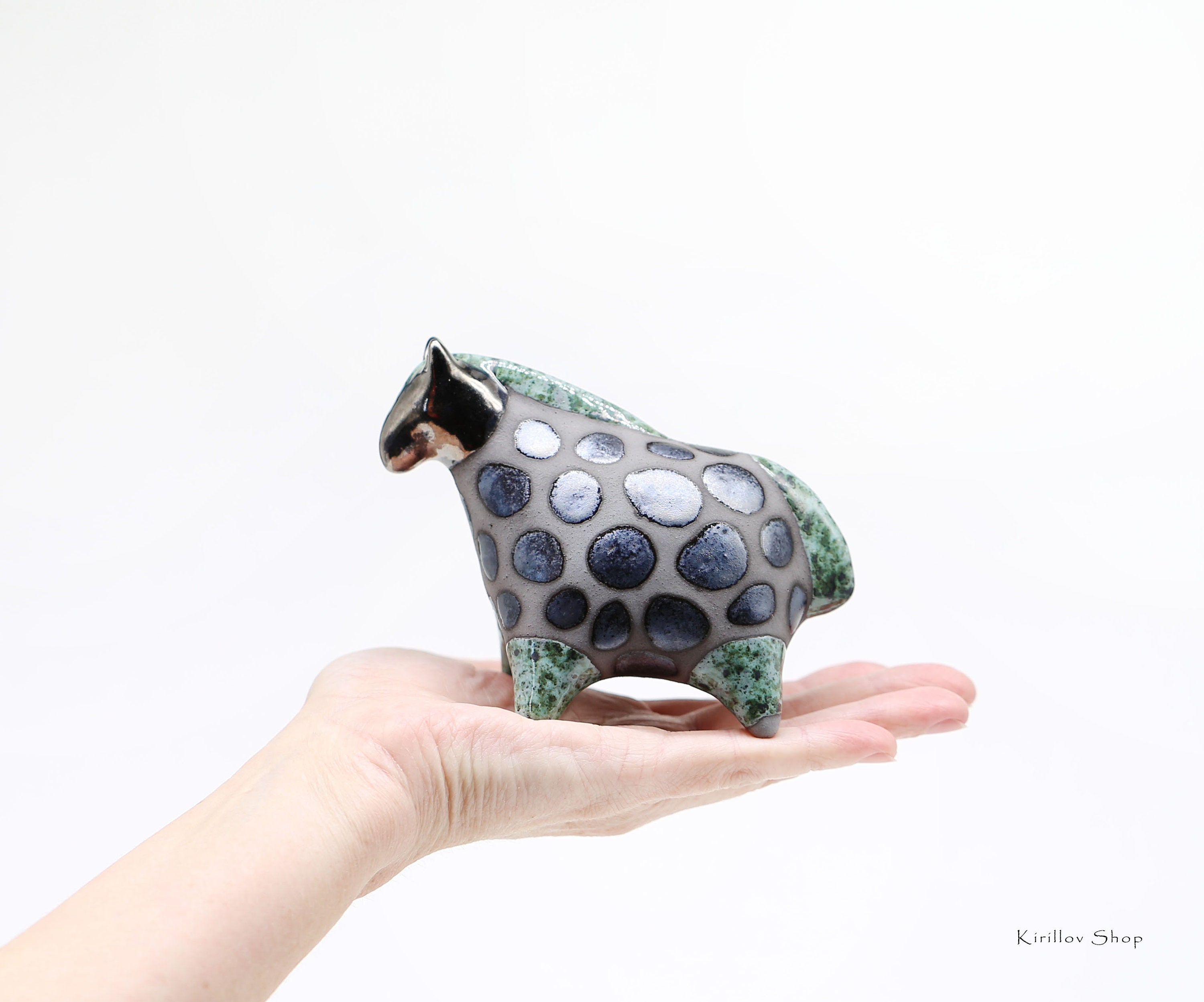 陶器の馬の置物 手作り彫刻 黒い馬 馬好きへの贈り物 装飾的な