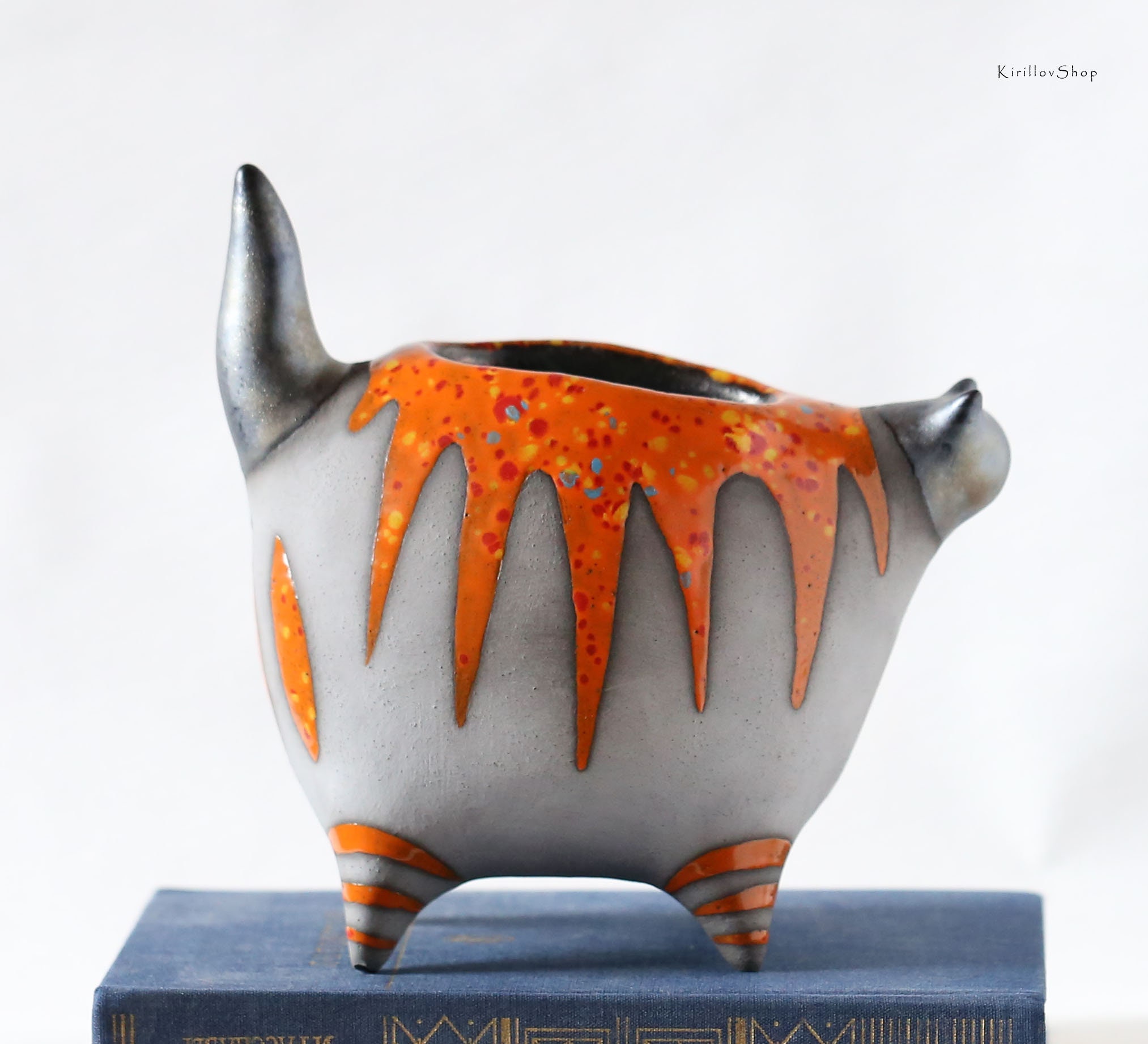 Image of Glazed ceramic planter in the shape of a cat