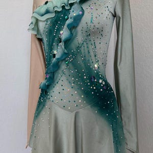 green emerald velvet dress Amazon.com: Figure Skating Dress, Sleeveless, for Professional Competition,  Performance, Training, Handmade, Highly Elastic,Green,M : Clothing, Shoes &  Jewelry