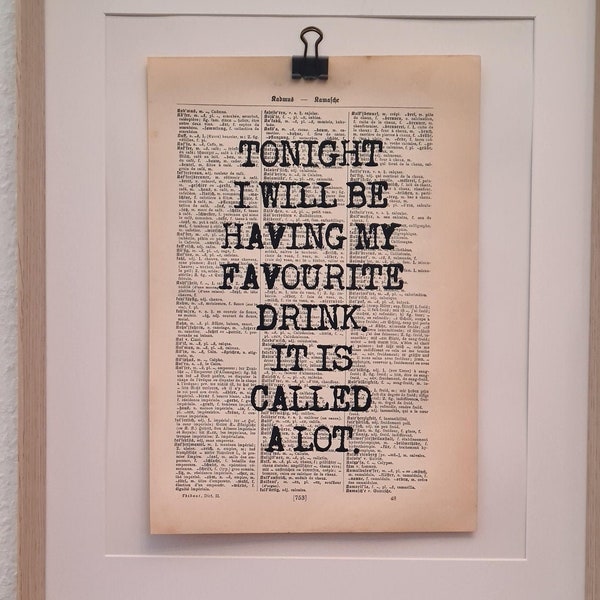 Kunstdruck von einem Lustigen Spruch "Tonight i will be having my favourte drink. It is called a lot." auf Antiker Buchseite, Humor