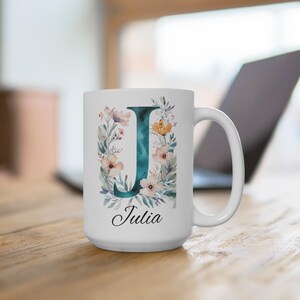 Taza con monograma de la letra J: taza de cerámica personalizada para café o té, vajilla con alfabeto inicial personalizado, regalo para ella, regalo de cumpleaños