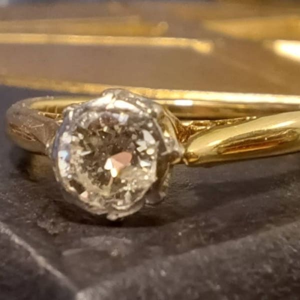 Antique Beautiful 18ct Gold Solitaire Diamond Ring 0.30pts, UK Size: L 1/2