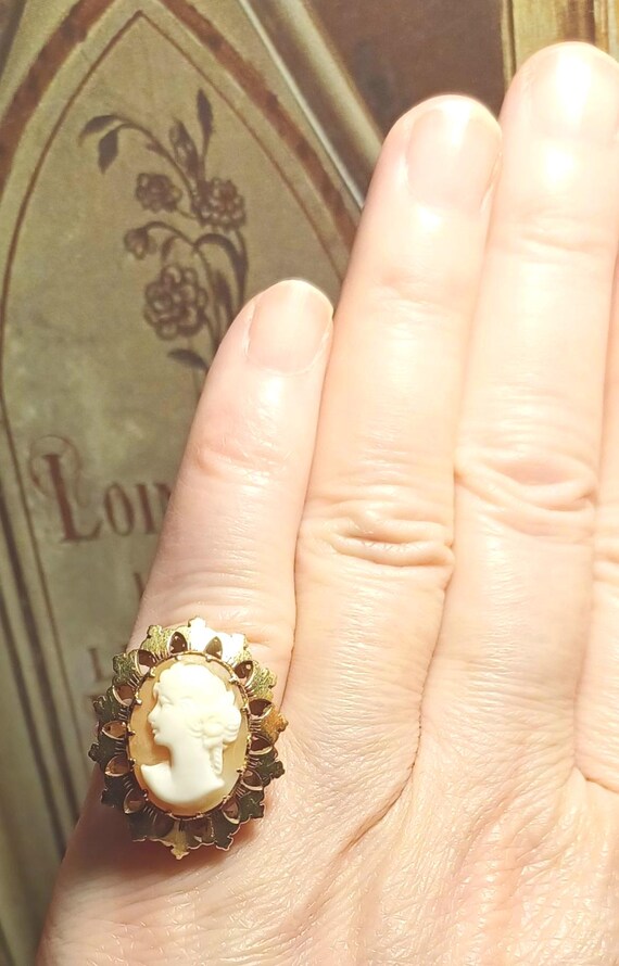 Vintage 14ct Gold Ornate Cameo Ring. Circa 1950 UK Ring Size L View 2