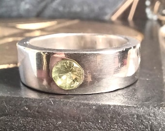 Anello vintage in argento con peridoto, 2 mm di spessore e 6 mm di profondità, 11,8 g, misura anello Regno Unito Q 1/2