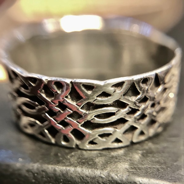 Vintage Silver Celtic Knotwork Ring, Band Ring UK Ring Size V 1/2  Celtic Woven Band Silver 925 Kells Knotwork